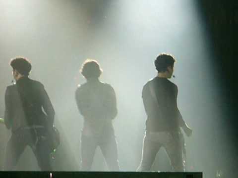 Jonas Brothers Poison Ivy chorus - 7.19.09 FRONT ROW