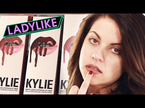 女性試用凱莉-詹娜脣部套裝--淑女範兒。 (Women Try The Kylie Jenner Lip Kit • Lady Like)
