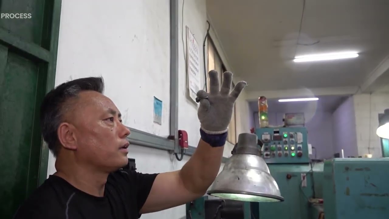 Process of Mass Producing Rivets and Screws in an Old Factory in Korea