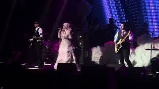 Download lagu Dato’ Sri Siti Nurhaliza - Tak Mungkin Berpaling/Bourgenvilla/Tiara/Hakikat Sebuah Cinta (Live) mp3 Download lagu Dato’ Sri Siti Nurhaliza - Tak Mungkin Berpaling/Bourgenvilla/Tiara/Hakikat Sebuah Cinta (Live) mp3