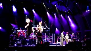 Download lagu Barry Gibb and Sammy Gibb - Mythology Tour - How Can You Mend A Broken Heart - LIVE mp3