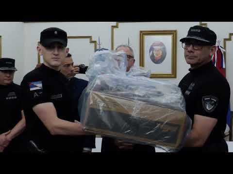 Entregaron 10.000 uniformes para la Policía de Misiones