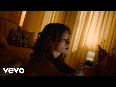 LUANA feat. Haller - Bisschen Liebe (Offizielles Musikvideo)