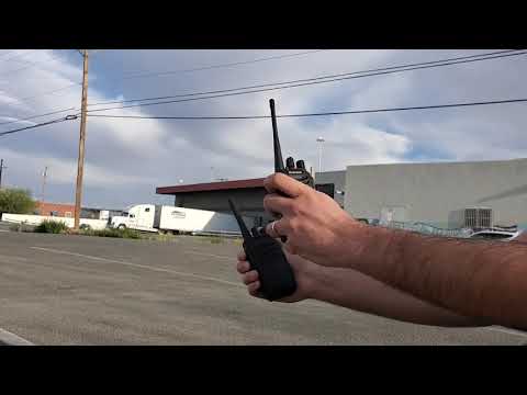 thumbnail video image 2 of Radio Portatil UHF 400-470 MHz 16 canales, 2 of 7