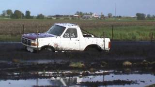preview picture of video 'Peat Monster Mud Bog May, 8th 2010'