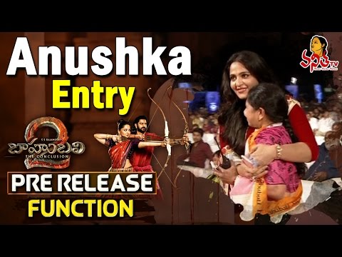 Anushka Shetty Entry @ Baahubali 2 Pre Release Funtion || Prabhas, Anushka, Rana