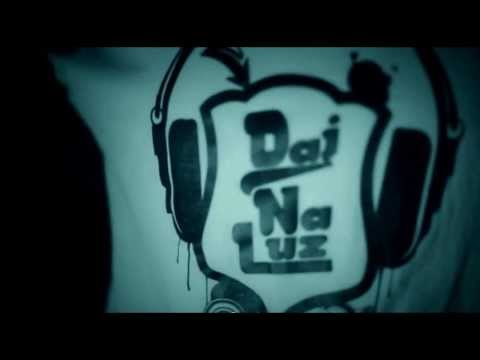 Wuwuer/Kroolikovsky - Zbędne kwestie (feat. Jankes Plane Machine) (2010)