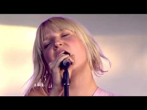 Sia singing Destiny live with Zero 7 at the Wireless Festival 2006