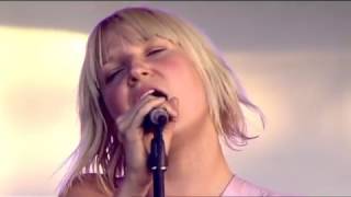 Sia singing Destiny live with Zero 7 at the Wireless Festival 2006