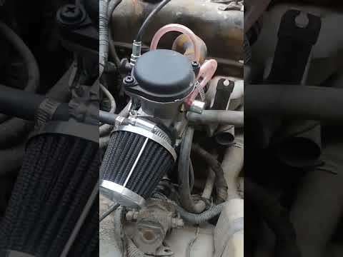 adaptan carburador de motocicleta 🏍️ a un automóvil 🚘 #creative #car #motorcycle #shortvideo #auto