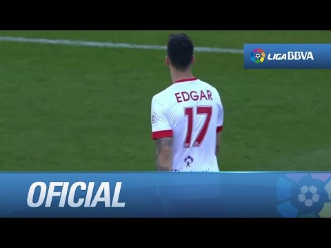 Ocasión de cabeza de Edgar que despeja Codina