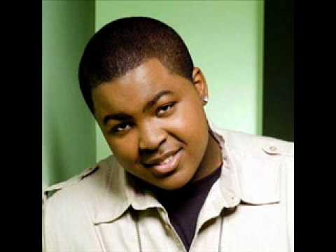 Three 6 Mafia Feat. Tiësto, Sean Kingston & Flo Rida - Feel It