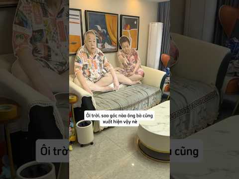 Ông bà đi du lịch nhưng vẫn tìm cách canh chừng tôi