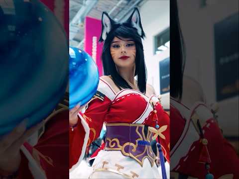 🔥BEAUTIFUL Ahri Cosplay from League of Legends🔥 filmed at GamesCom