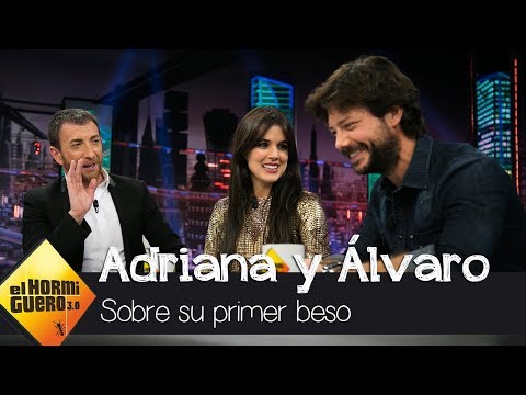 El primer beso de Adriana Ugarte y Álvaro Morte: "Pensé, ¿¡esto qué es?!" - El Hormiguero 3.0