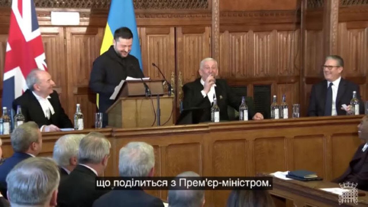 Standing ovation per Zelensky al Parlamento del Regno Unito