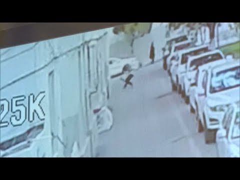 CHINA: Kleinkind fällt fünf Stockwerke tief und wird zufällig aufgefangen