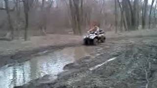 preview picture of video 'Rancher 420 & 700 Grizzly mudding'