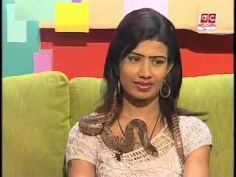 download lagu mp3 mp4 Sri Lankan Cobra Girl, download lagu Sri Lankan Cobra Girl gratis, unduh video klip Sri Lankan Cobra Girl