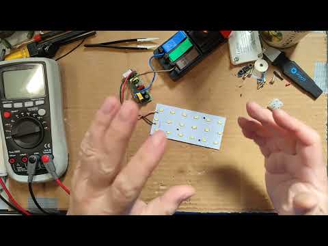 Autopsie an zwei LED Leuchten bzw. Leuchtmitteln.