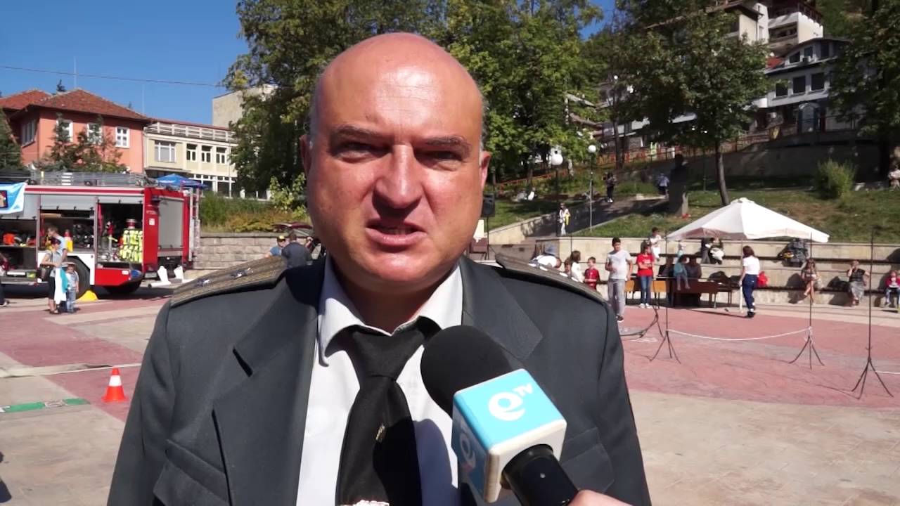 Весел празник „Пожарната през детските очи“ събра десетки малчугани в центъра на Смолян