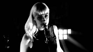 Molly nilsson - City (Live Athens)