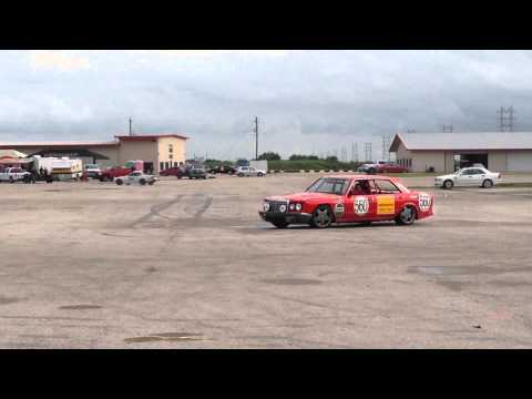 Doughnut FIGHT! Die Rote Sau, Mercedes Red Pig vs Chevy panel van