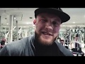 Bodybuilder zieht 300kg!
