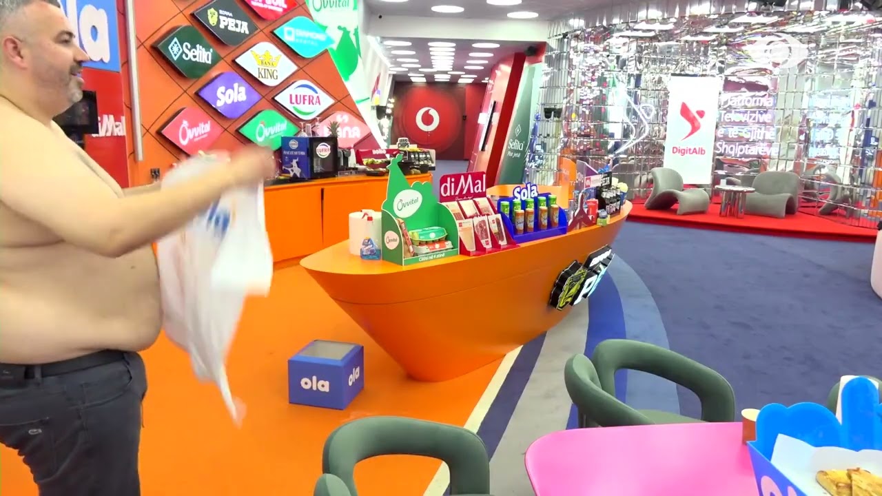 Rogerti, Miri dhe Mateo hapin kutitë e tyre