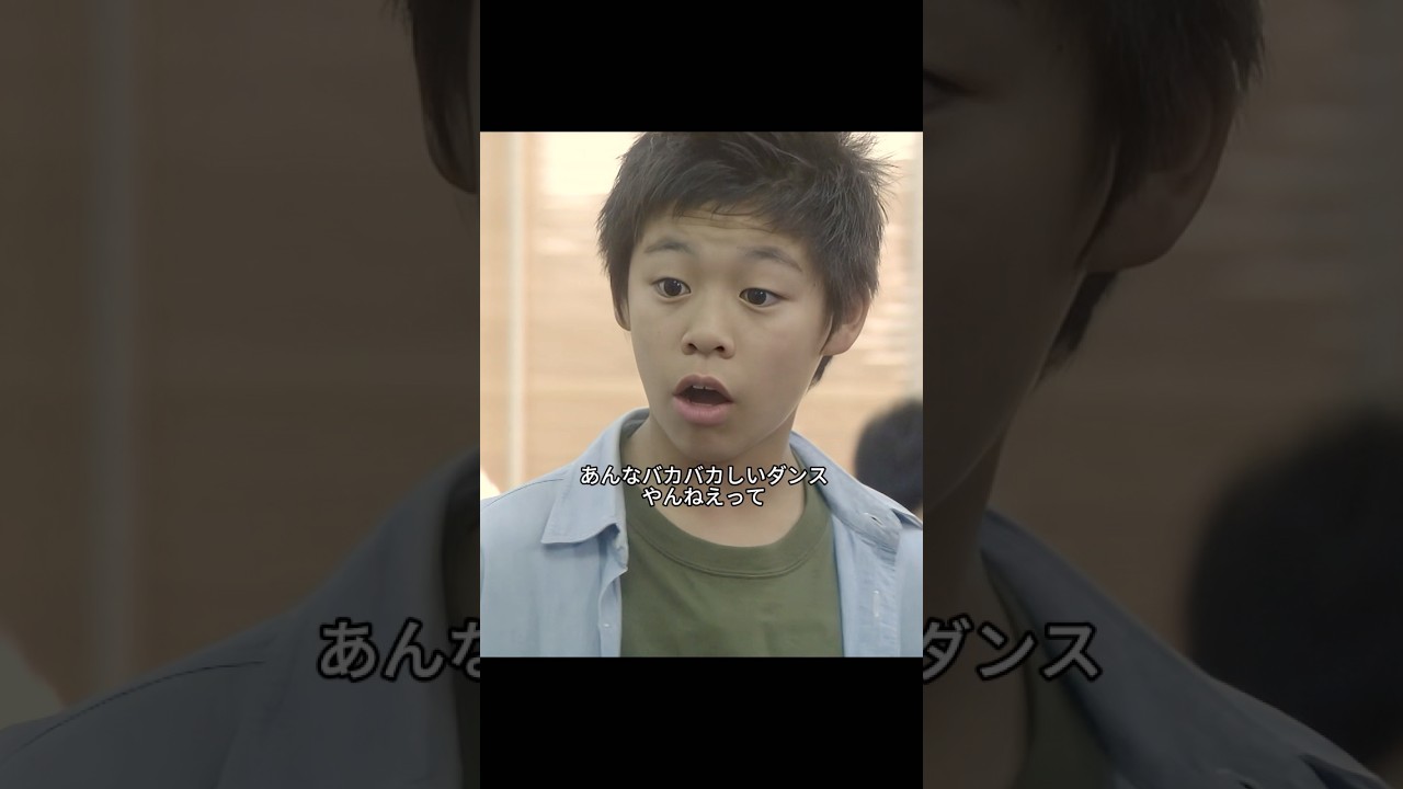 クラス全員が沈黙していたことが、彼をとても憤慨させた。