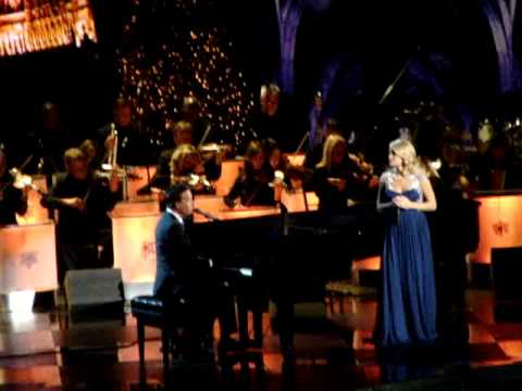 All is Well - Carrie Underwood and Michael W Smith (Cma Country Christmas 2014)