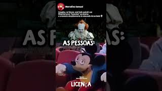 O cara pulando da cadeira