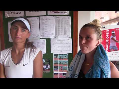 Karolína Beránková a Martina Přádová po vítězství ve čtvrtfinále debla ITF Spoje