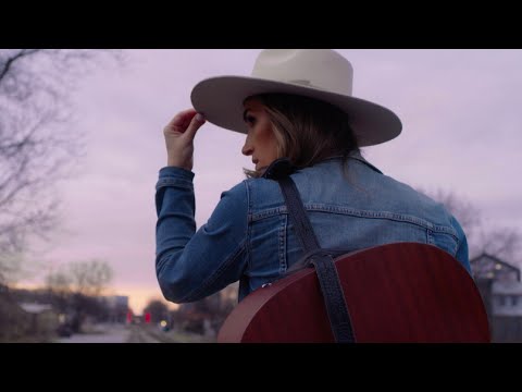 Grace Leer - A Thousand Miles From Nowhere (Official Visualizer)