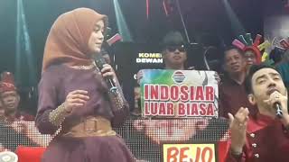 Download lagu 'TANGIS BAHAGIA' Lesti mencontohkan cara meng'Enakkan lagu ke peserta mp3 Download lagu 'TANGIS BAHAGIA' Lesti mencontohkan cara meng'Enakkan lagu ke peserta mp3