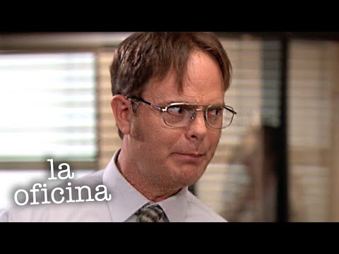 Dwight inspecciona la entrepierna de Jim | The Office Latinoamérica