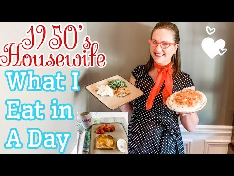 1950's HOUSEWIFE WHAT I EAT IN A DAY // COCONUT CREAM PIE & TURKEY MEATLOAF // Contemporary Mama