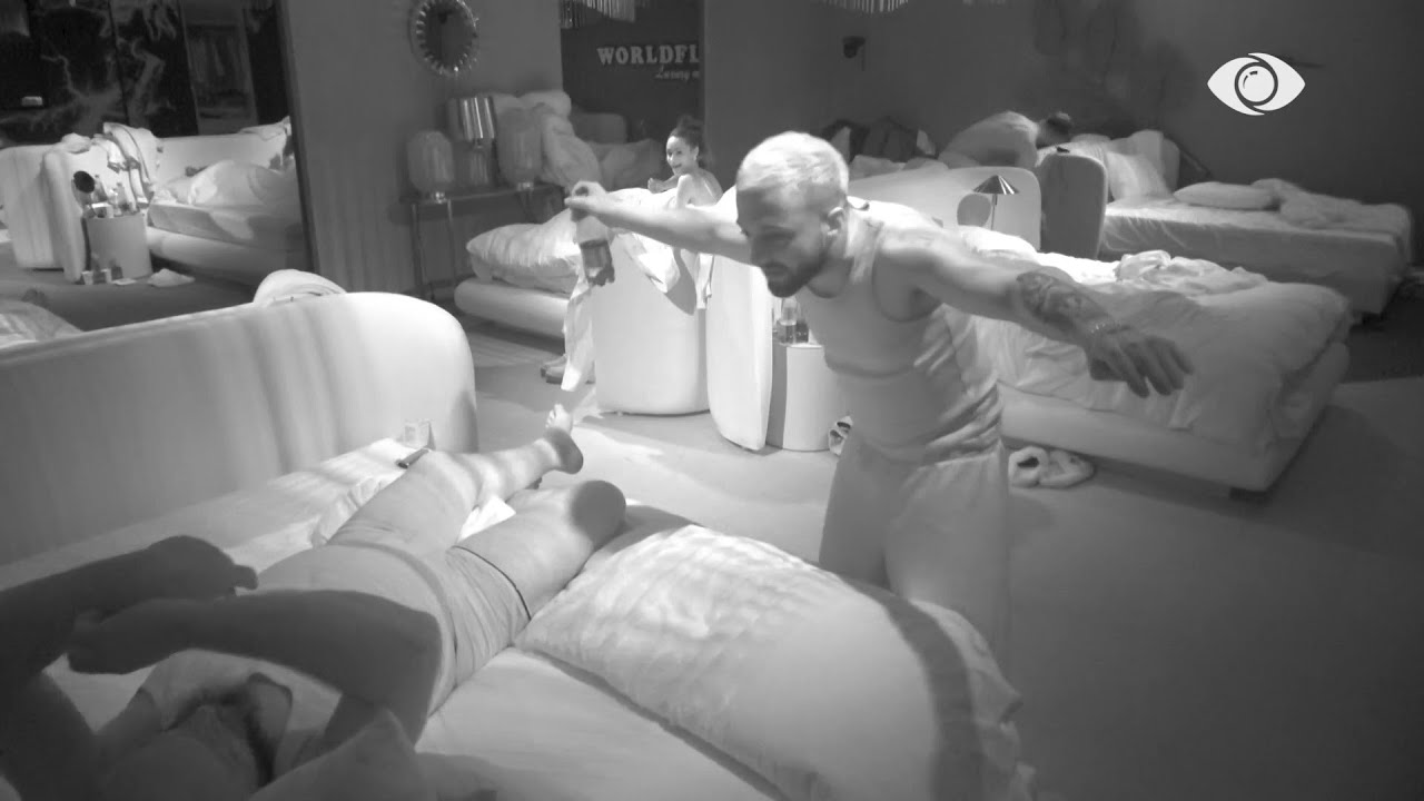 Gjesti i shkon ta zgjojë nga gjumi, Gerti: Ik se do të gozhdoj, të çohem si Jozi…