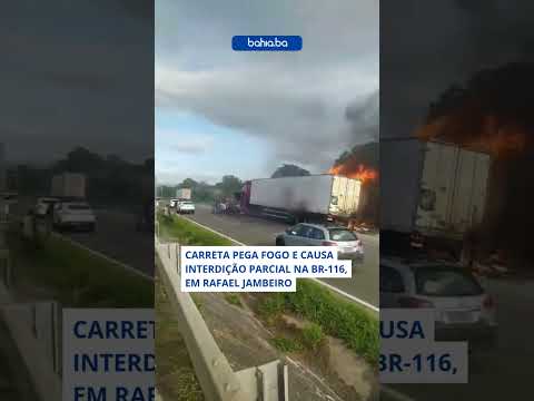 Carreta pega fogo e causa interdição parcial na BR-116, em Rafael Jambeiro