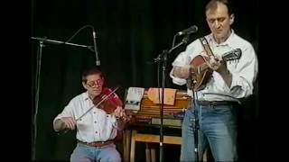 Martin Carthy & Dave Swarbrick : Bows Of London / Carthy's March / The Lemon Tree  (live 1991)
