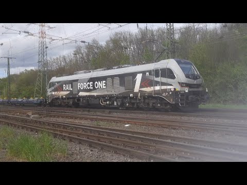 Stadler Euro Dual BR 2159 257-5 von Rail Force One mit Aufliegerzug