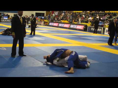 Alex Cabanes (Calasans BJJ, Atos) - World Jiu Jitsu 2014 Brown Belt Light Weight (3rd fight)