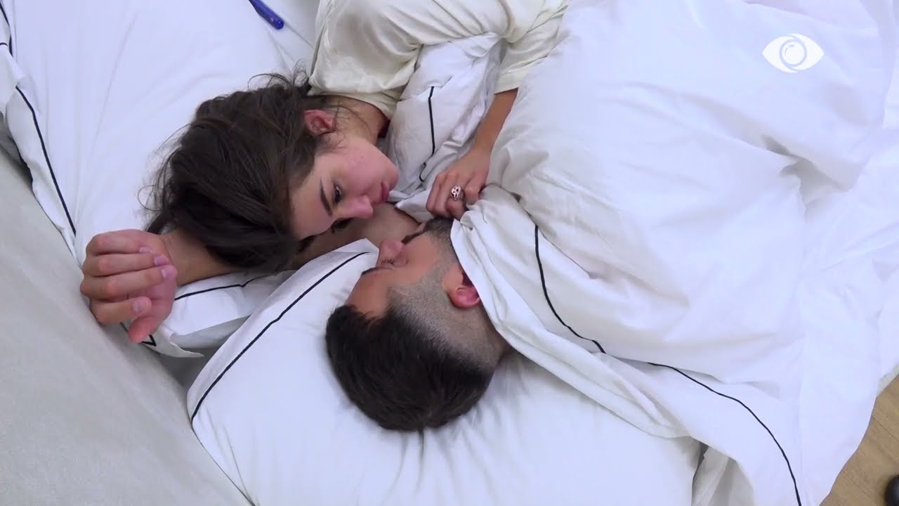 Momente romantike mes Jozit dhe Loredanës në suitë