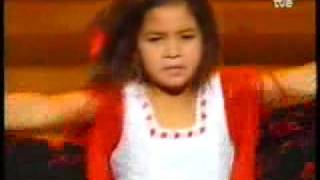 niña bailando flamenco