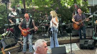 I Can’t Help it if I&#39;m Still in Love With You