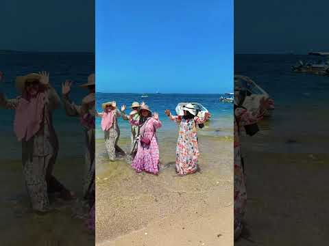 Jalan di tepi Pantai begitu indah 🥰