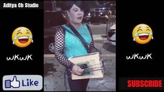 Download lagu #VIRAL Vidio Lucu Seorang Pengamen Banci Saat Menyanyikan Lagu Wik-wik-wik Sumpah Ngakak Sumpah😂😂 mp3