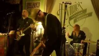 Blind Shake - Corpse On A Roof