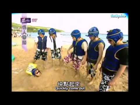 (Eng Sub) 111030 Celebrity Tour Guides - Henry buried in the sand ; being bullied