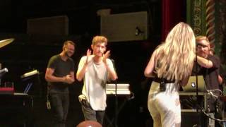 ASTRID S - Atic (Live) (Suburbia Tour)